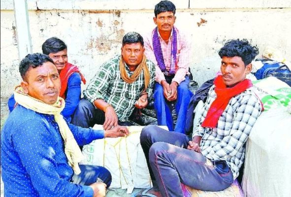 टारगेट किलिंग: बिहार व यूपी के मजदूरों का कश्मीर घाटी से पलायन