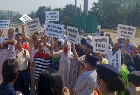 गुरुग्राम: सेक्टर-12 में जुमे नमाज पढ़ने को लेकर हुआ जमकर विरोध, तीन दर्जन लोग हिरासत में