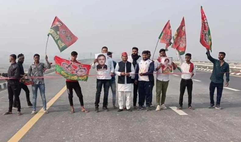 पूर्वांचल एक्सप्रेस-वे: पीएम से पहले सपाइयों ने किया लोकार्पण