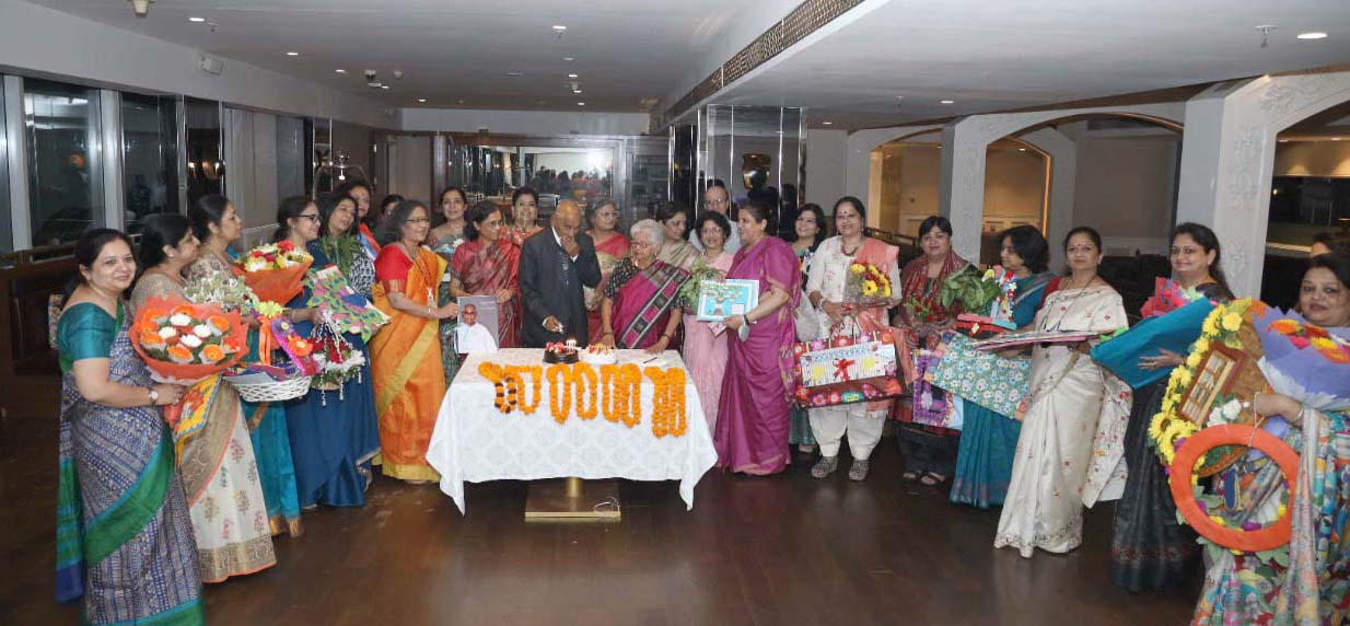 Dr Jagdish Gandhi  birthday celebrated with gaiety