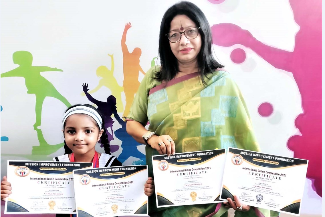 पब्लिक स्पीकिंग, स्टोरी-टेलिंग व क्विज तीनों प्रतियोगिताओं में वर्णिका ने जीते तीन गोल्ड मेडल