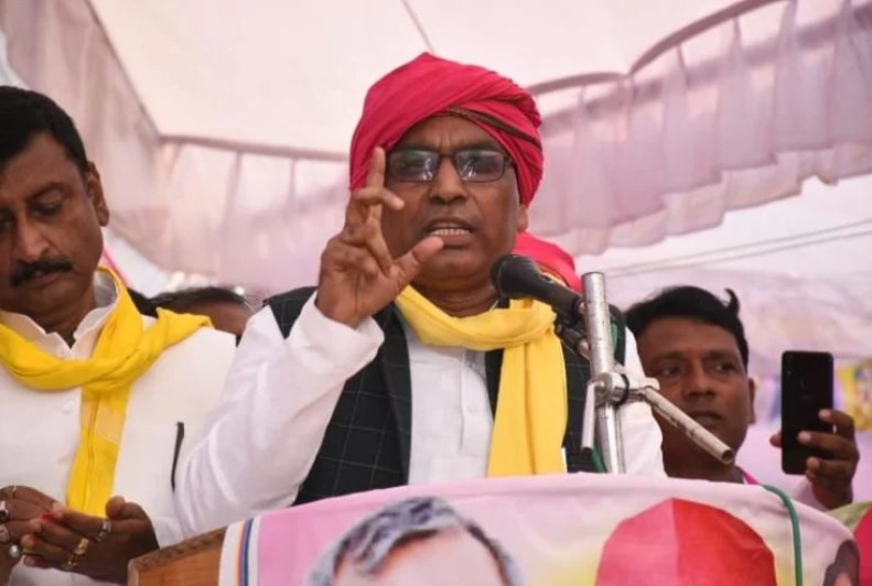  ओमप्रकाश राजभर बोले- गरीबों को डराने के लिए फाइटर प्लेन से आए पीएम मोदी