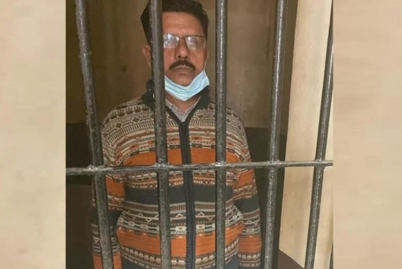 यूपी : महिलाकर्मी से छेड़छाड़ में अनुसचिव निलंबित, सचिवालय प्रशासन विभाग ने वीडियो के आधार पर दोषी माना