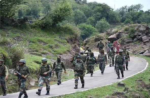 सुरक्षाबलों को आम नागरिक क्षेत्रों में तैनात करने के विनाशकारी परिणाम हो सकते हैं: महबूबा
