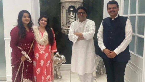  महाराष्‍ट्र के पूर्व CM फडणवीस और राज ठाकरे की हुई मुलाकात, बन रहे ये समीकरण!