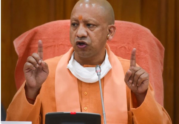 CM योगी ने हिंदुत्व और लॉ एंड ऑर्डर का बिछाया जाल! क्या बच पाएंगे अखिलेश यादव? 