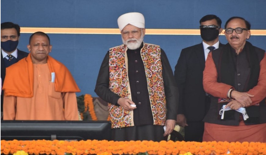 वाराणसी के विकास के लिए पीएम मोदी ने किया 22 परियोजनाओं का शिलान्यास और लोकार्पण