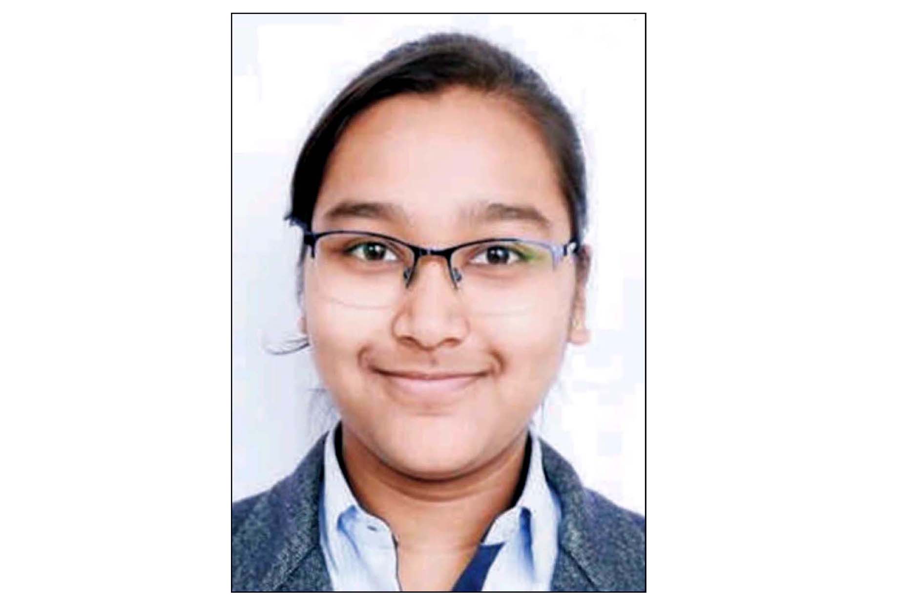 पर्यावरण पर अन्तर-विद्यालयी प्रतियोगिता का प्रथम पुरस्कार आशी ने जीता