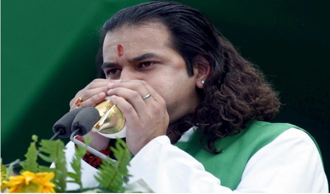 मामा साधु यादव पर भड़के तेज प्रताप, कहा- अगर अपनी माँ का दुध पिया है तो मैदान में आके करले दो-दो हाथ