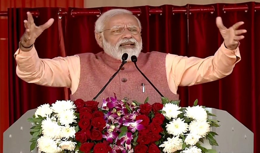 समाजवादी पार्टी पर बरसे PM मोदी, कहा- लाल टोपी वाले यूपी के लिए Red Alert, उन्हें सिर्फ लाल बत्ती से मतलब