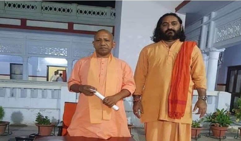 गुजरात के योगी का ऐलान, सभी मस्जिदों से उतरे भोंपू! विरोध के बाद अंबाजी मंदिर पर लगा प्रतिबंध वापस