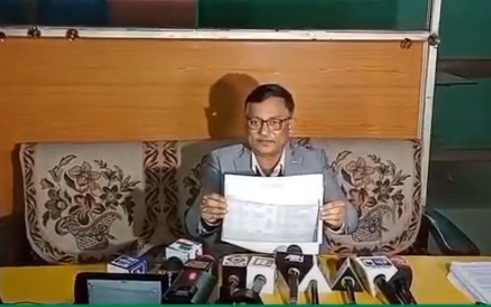 विश्वानाथ चतुर्वेदी का बड़ा आरोप: अखिलेश व प्रतीक की बेनामी कम्पनियां उजागर
