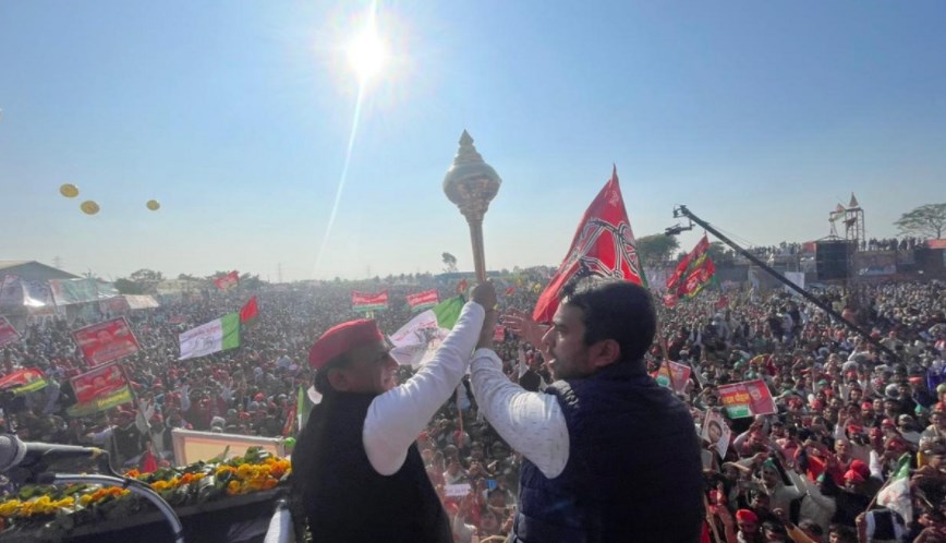 संयुक्त रैली में भाजपा पर बरसे अखिलेश-जयंत, बोले- लाल का इंकलाब होगा, 2022 में बदलाव होगा