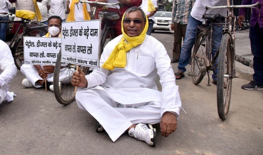 उत्तर प्रदेश की राजनीति में क्यों बढ़ गई Om Prakash Rajbhar की Demand