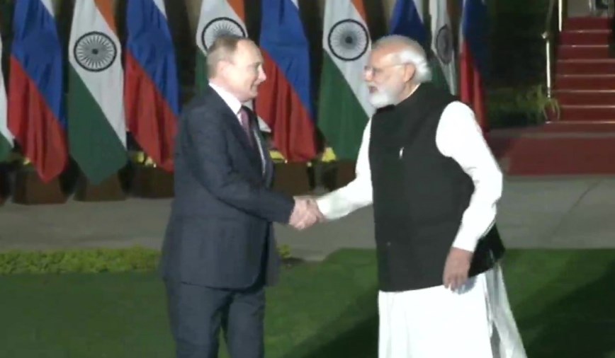 मोदी और पुतिन की मुलाकात, PM बोले- चुनौतियों के बावजूद रिश्ते और भी मजबूत हुए