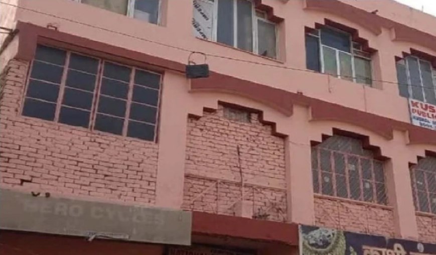 वाराणसी में बीजेपी ने कांग्रेस को अपने रंग में रंगा,