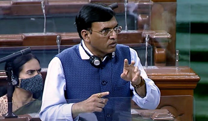 बूस्टर खुराक और बच्चों के टीकाकरण को लेकर क्या है सरकार की रणनीति?