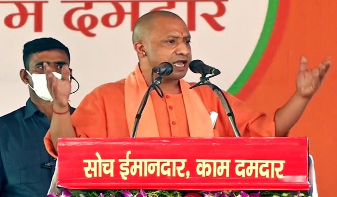 योगी ने याद दिलाया पुराना नारा, ‘जिस गाड़ी में सपा का झंडा, उसमें होगा जाना-पहचाना गुंडा’