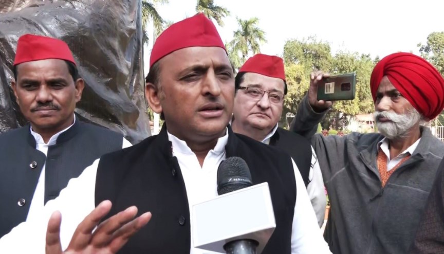 अखिलेश यादव का आरोप, अनुपयोगी मुख्‍यमंत्री हमारा फोन टेप करा रहे हैं