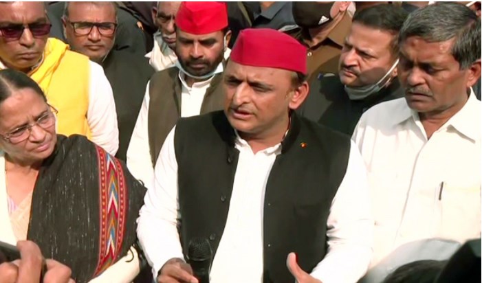 बैकफुट पर अखिलेश, कहा- मैं योगी सरकार की अंत की बात कर रहा था, पीएम मोदी की लंबी उम्र की कामना की