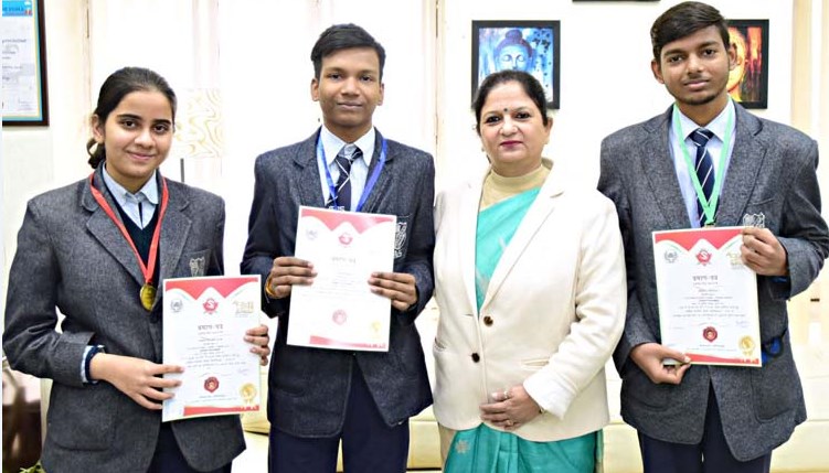 CMS students win gold, silver and bronze, all medals of Hindi Olympiad