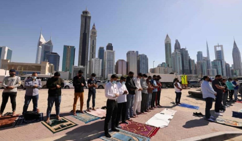UAE के इतिहास में सरकार ने लिया बड़ा फैसला, पहली बार जुम्मे के दिन खुले ऑफिस-स्कूल