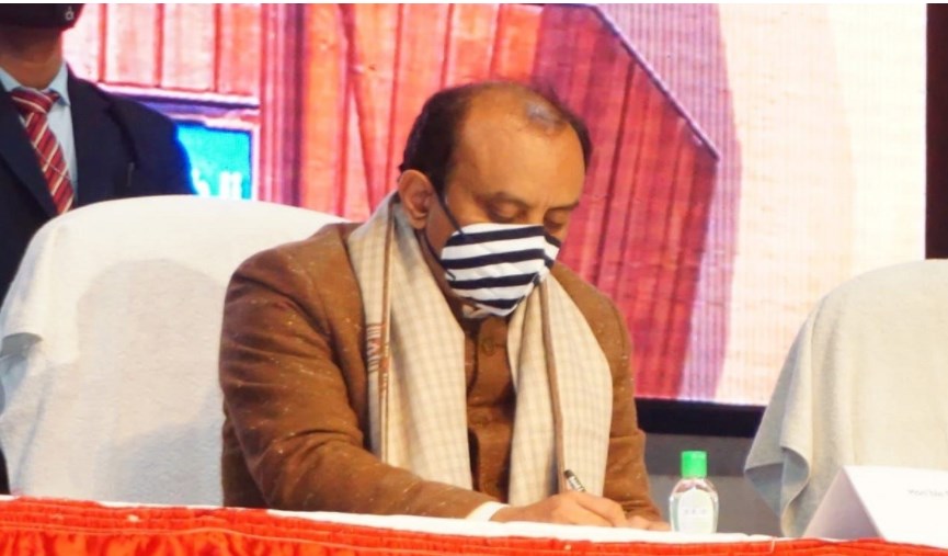 सुधांशु त्रिवेदी का तंज, सात समंदर पार से आ रही समाजवादी इत्र की दुर्गंध