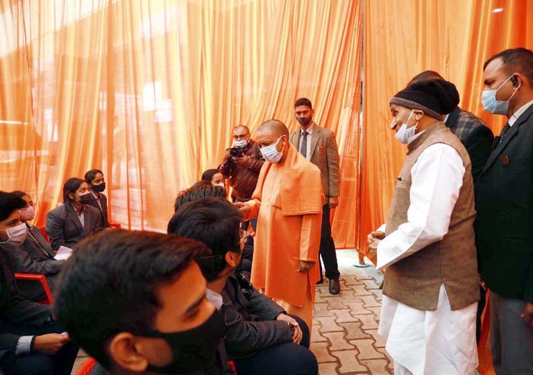 मुख्यमंत्री योगी आदित्यनाथ ने सी.एम.एस. छात्रों को दी उज्जवल भविष्य की शुभकामनाएं 