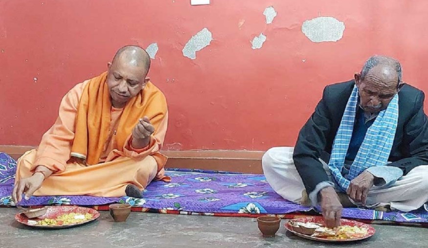 यूपी चुनाव से पहले सीएम योगी का दलित दांव, फेल हो जाएंगे अखिलेश-मायावती के सारे प्लान