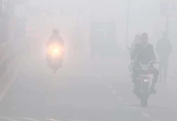 कड़ाके की ठंड से ठिठुरा उत्तर प्रदेश, इन जिलों में आज और कल बारिश की संभावना