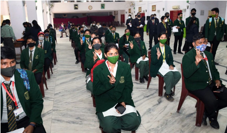 कोरोना के कारण उत्तर प्रदेश के स्कूल और कॉलेज 23 जनवरी तक बंद, प्रतिबंध बढ़ाए गए