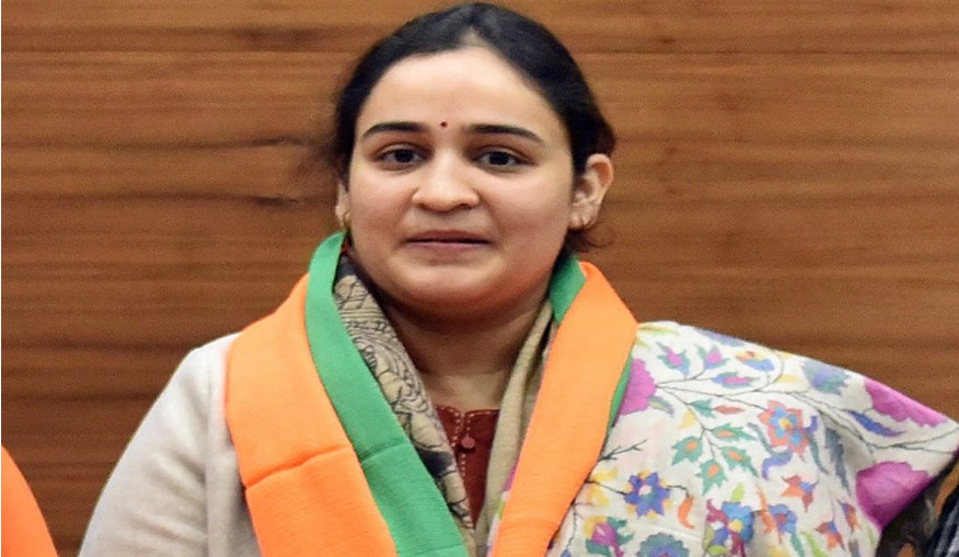 करहल में अखिलेश को चुनौती देंगी अपर्णा, कहा- टिकट मिली तो लड़ सकती हूं चुनाव