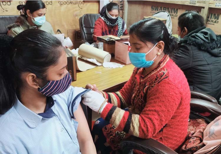अब तक सी.एम.एस. के 5000 से अधिक छात्रों का हो चुका है टीकाकरण