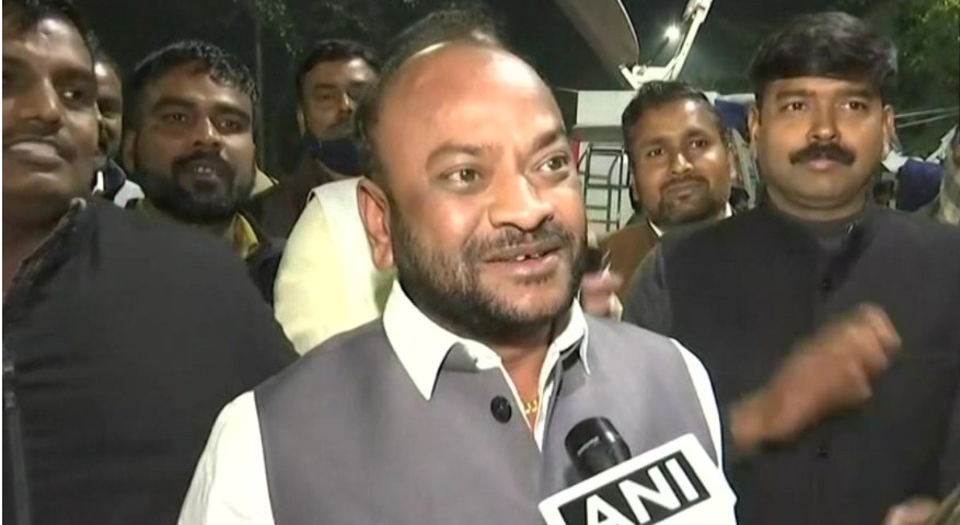 योगी सरकार में मची भगदड़ ! एक और विधायक ने दिया इस्तीफा