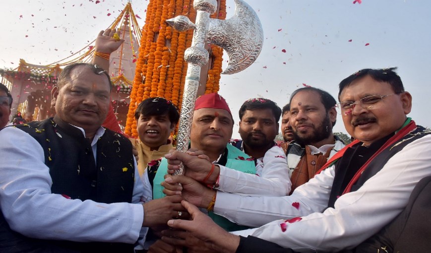 ब्राह्मण का संकल्प, अखिलेश ही विकल्प की चौतरफा लगी होर्डिंग