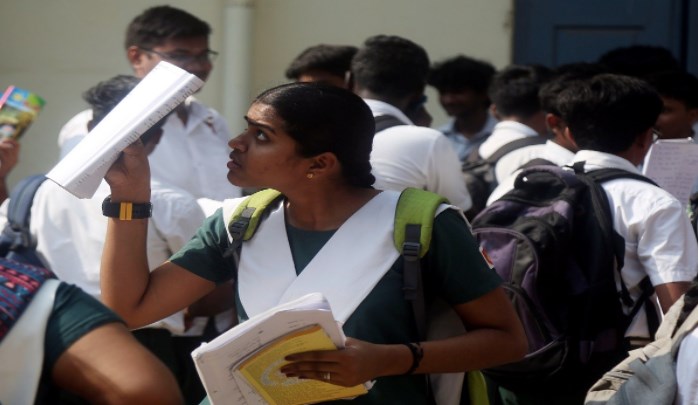 सेकेंड टर्म की बोर्ड परीक्षा की तारीखों का हुआ एलान, 26 अप्रैल से ऑफलाइन मोड में होंगे 10th और 12th के एग्जाम