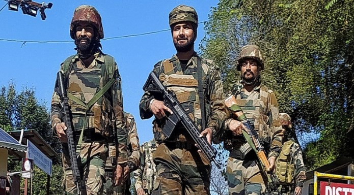 जम्मू-कश्मीर के कुपवाड़ा से JeM का हाइब्रिड आतंकवादी गिरफ्तार, हथियार और गोला बारूद भी हुआ बरामद