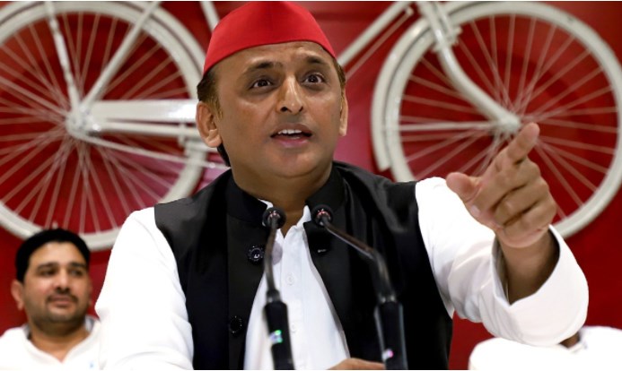 सपा ने आईजी लक्ष्मी सिंह को हटवाने के लिए चार बार चुनाव आयोग को भेजा शिकायत पत्र