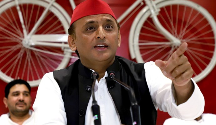 पहली बार अखिलेश यादव ने परिवारजनों को टिकट के लिए की ना, जानिए वजह