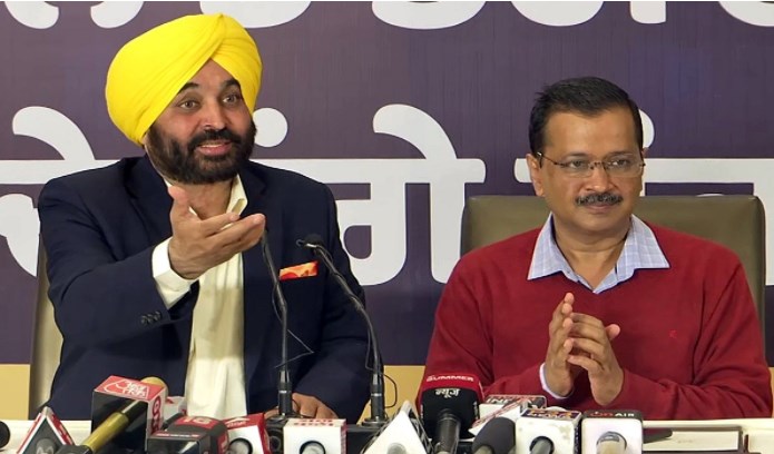 पंजाब में वोटिंग से एक दिन पहले केजरीवाल पर FIR का आदेश, निर्वाचन आयोग ने लिया फैसला
