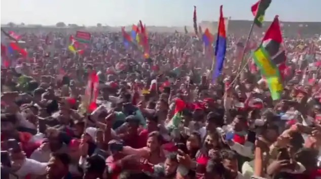 प्रयागराज में बेकाबू हुए सपा समर्थक, अखिलेश को भाषण बंदकर कहना पड़ा-सिक्योरिटी रोको-रोको