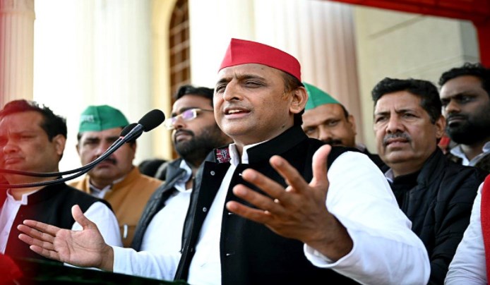 सपा ने जारी किया घोषणापत्र, सत्ता में आए तो किसानों को 2025 तक कर्ज मुक्त बनाया जाएगा