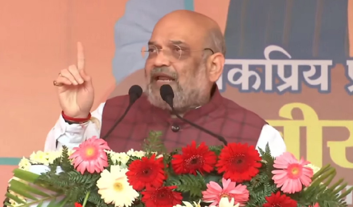 अमित शाह बोले- अखिलेश यादव के पास दो चश्मे, पहले से उन्हें एक ही जाति और दूसरे से एक ही धर्म दिखाई देता है