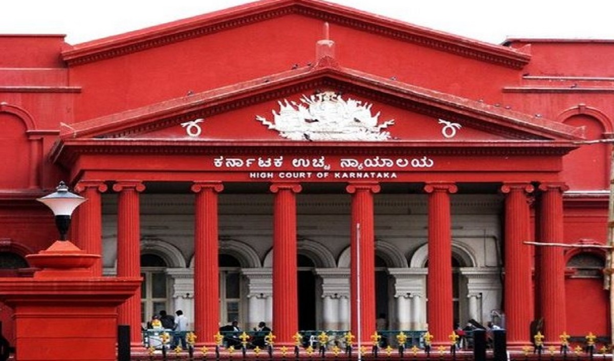 हिजाब मामले में कर्नाटक हाई कोर्ट की सुनवाई कल तक के लिए स्थगित,