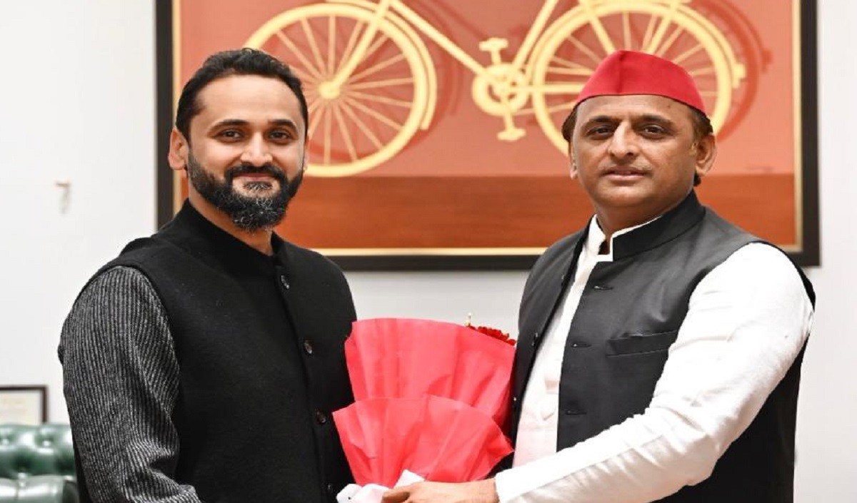 अखिलेश यादव से मिले रीता बहुगुणा जोशी के बेटे, क्या हैं इसके सियासी मायने