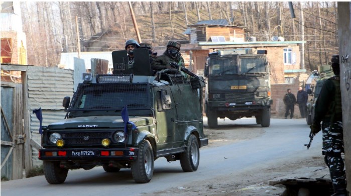 J&K के शोपियां में छुट्टी से लौट रहे CRPF जवान पर आतंकियों चलाई गोलियां,