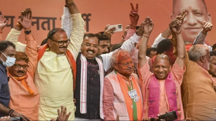 Yogi Cabinet 2.0, योगी आदित्यनाथ के मंत्रियों की सूची में बहुत से पुराने दिग्गज गायब, उप मुख्यमंत्री बृजेश पाठक, केशव मौर्या होंगे, बरेली पीलीभीत से भी नए चेहरे