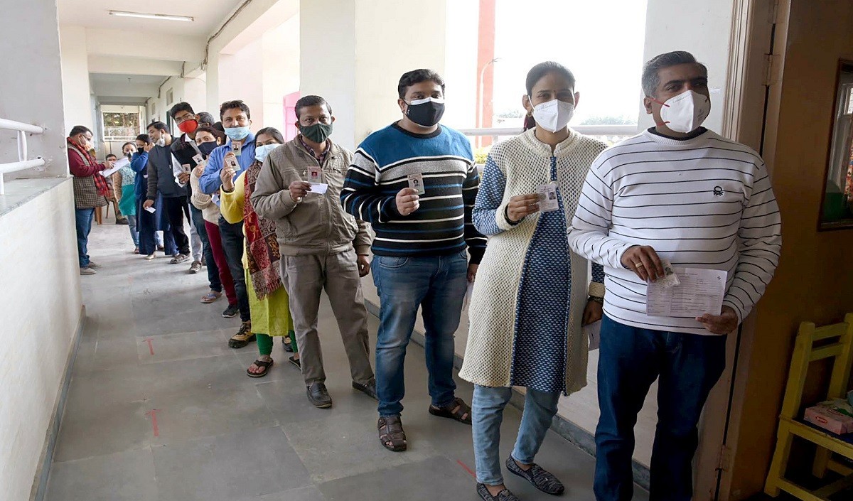 छठे चरण का मतदान संपन्न, सीएम योगी सहित कई दिग्गजों की किस्मत ईवीएम में बंद