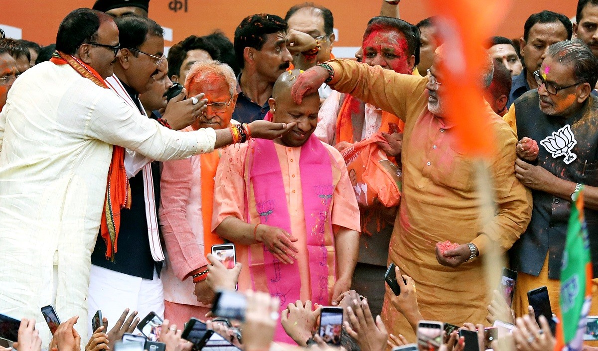 UP में सरकार बनाने की सुगबुगाहट तेज, योगी कैबिनेट में शामिल हो सकते ये बड़े चहरे