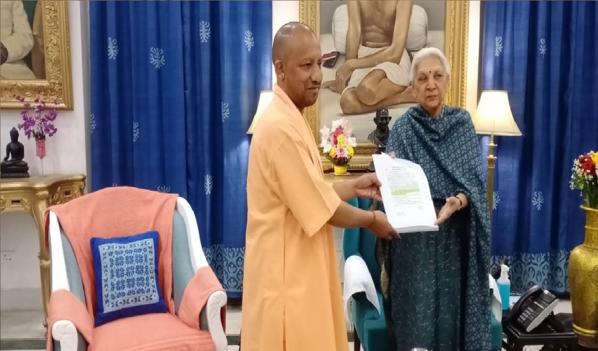 कैबिनेट की बैठक के बाद सीएम योगी ने राज्यपाल को सौंपा इस्तीफा, इस तारीख को ले सकते हैं शपथ